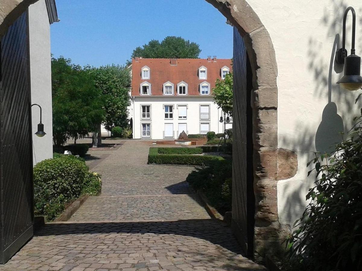 Amf Ferienwohnungen Historischer Soutyhof Saarlouis Eksteriør billede